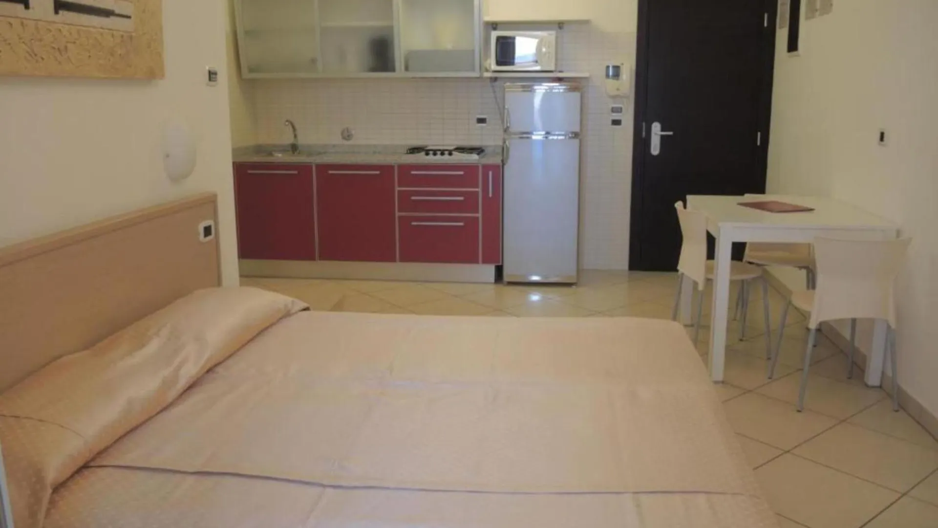 Seaside Studio With Poolside Retreat Bibione 0*,